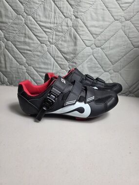 Peloton Cycling Shoes Mens Sz 42 Low Top Adjustable Hook & Loop Strap Black Red